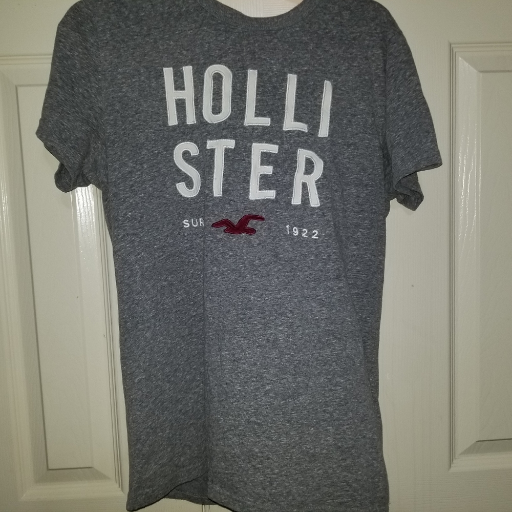 Hollister grey small athletic fit t-shirt